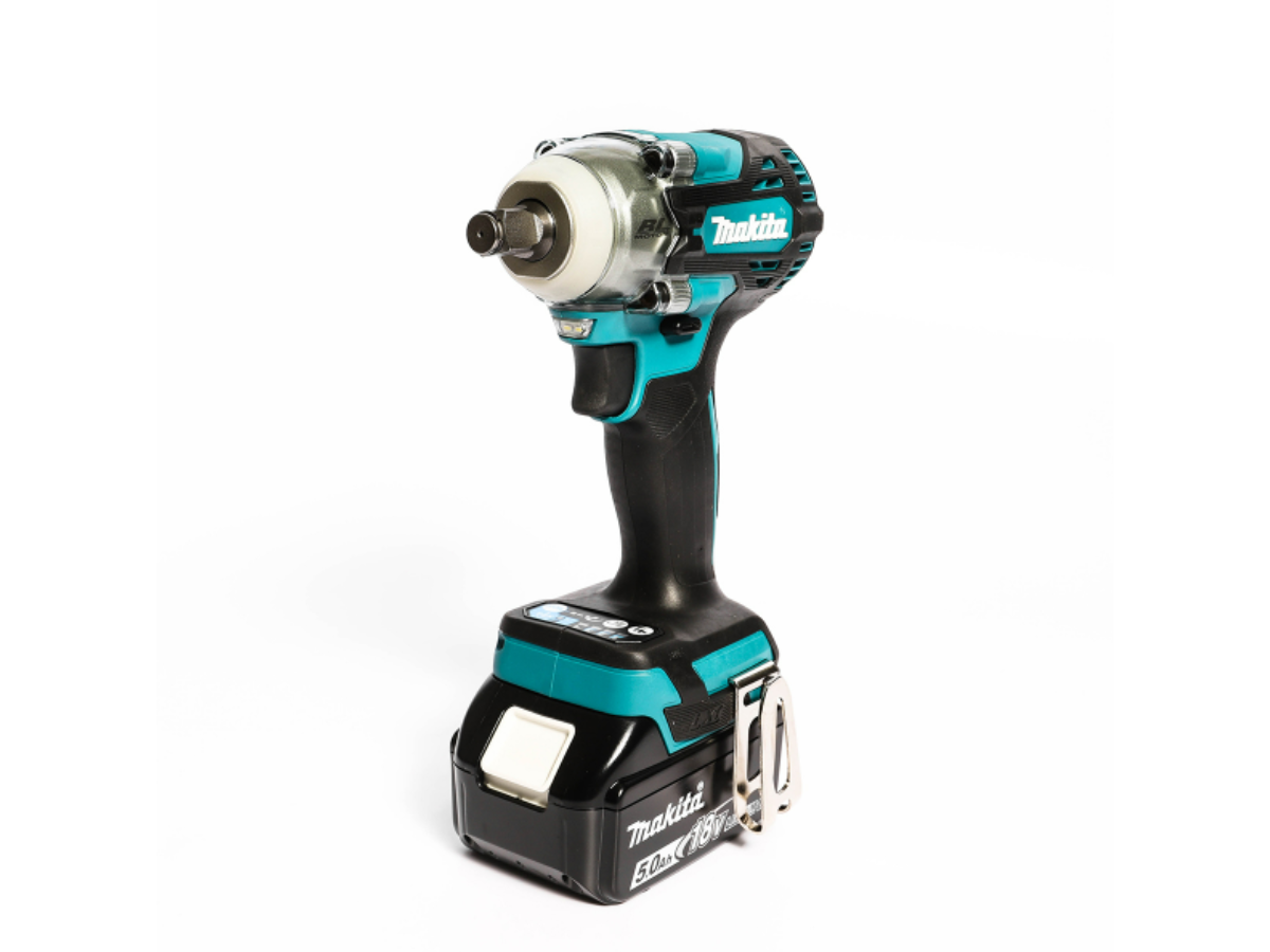 MAKITA เครื่องขันบล๊อกไร้สาย 18 โวลต์ 1/2 นิ้ว รุ่น DTW300RTJ แรงบิดสูงสุด 330 นิวตันเมตร 