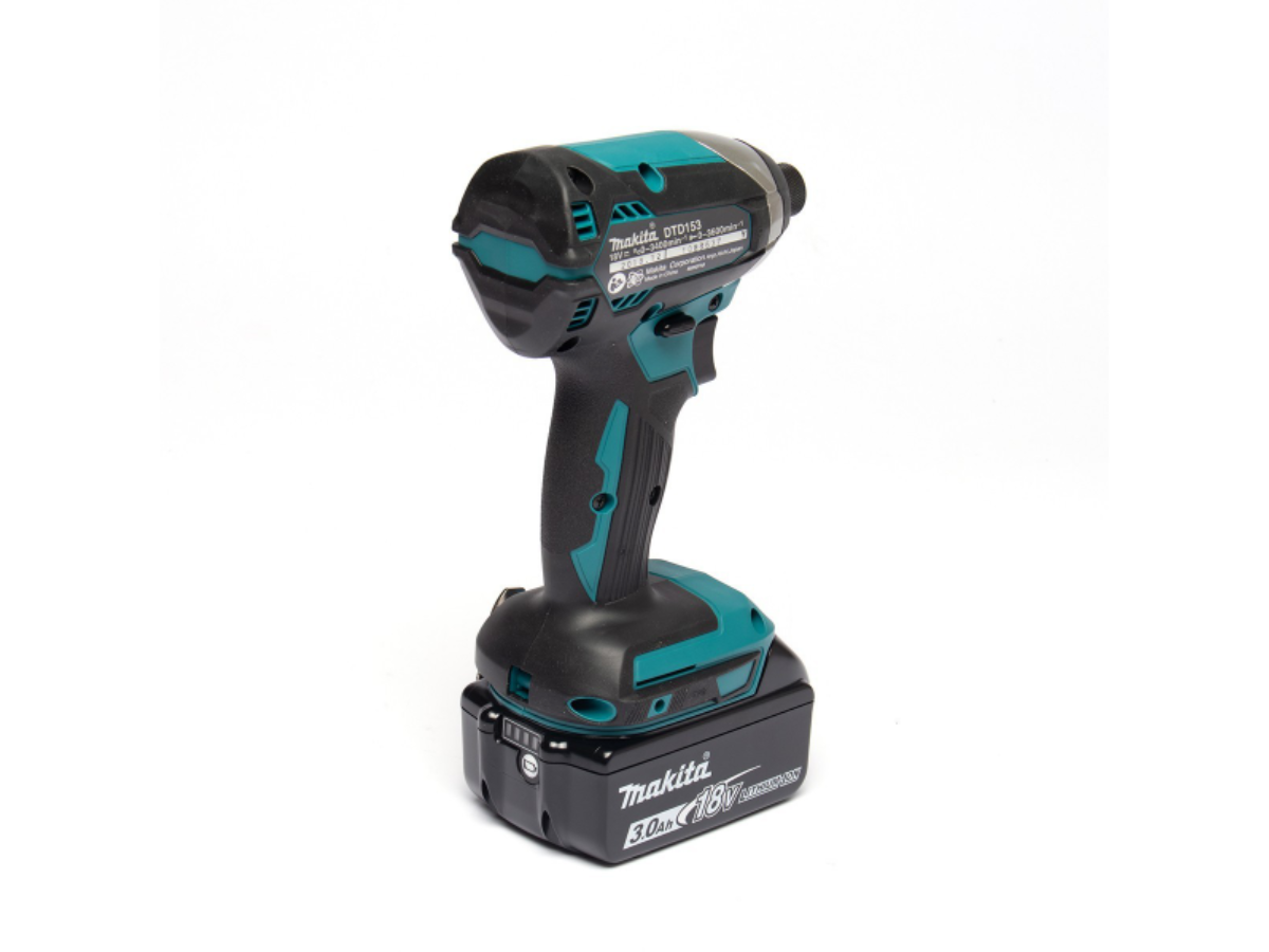 MAKITA สว่านอิมแพคไร้สาย 18 โวลต์ รุ่น DTD153RFE ก้านหกเหลี่ยม 1/4 นิ้ว
