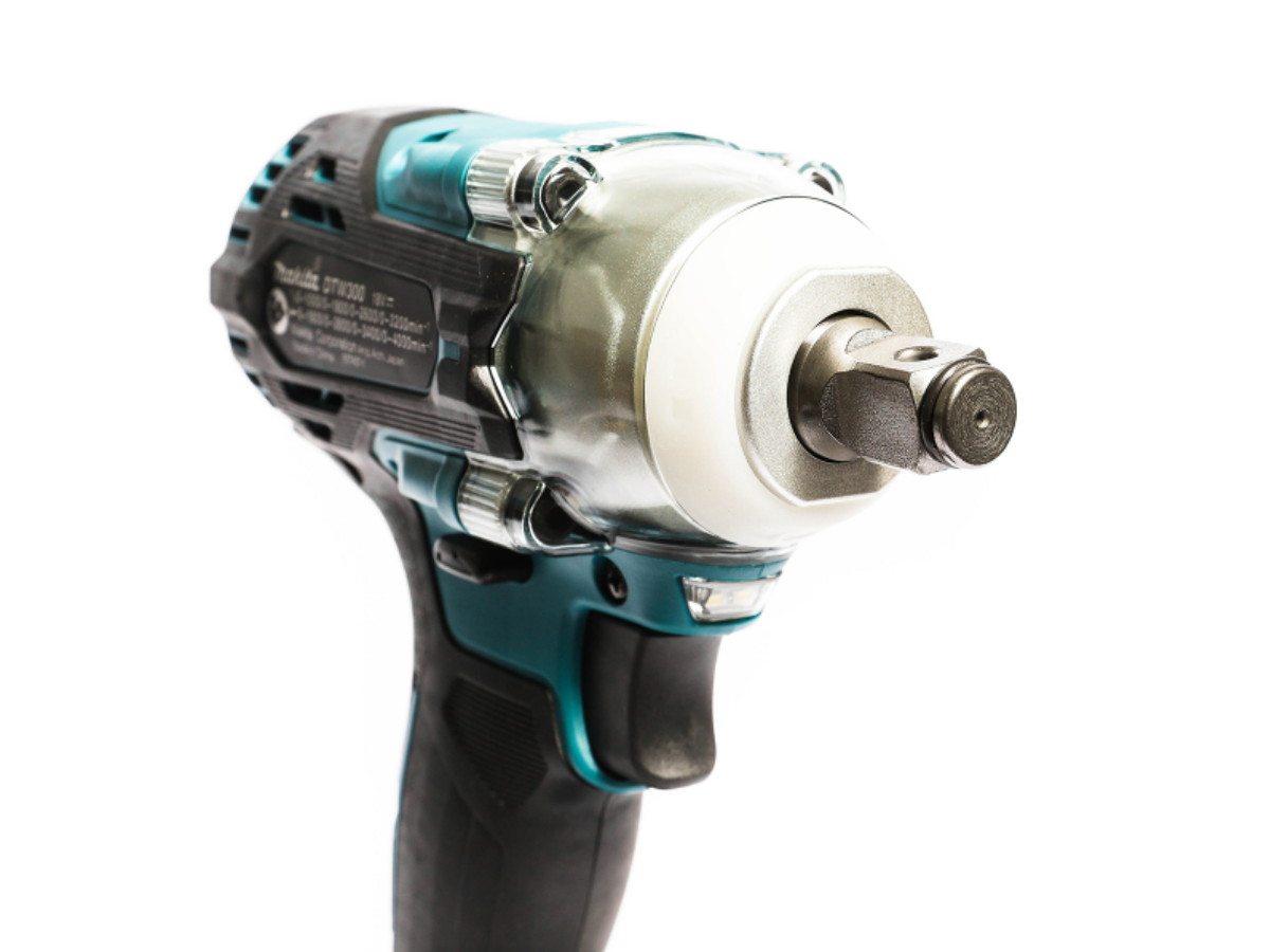 MAKITA เครื่องขันบล๊อกไร้สาย 18 โวลต์ 1/2 นิ้ว รุ่น DTW300RTJ แรงบิดสูงสุด 330 นิวตันเมตร 