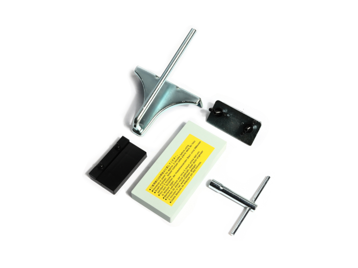MAKITA กบไสไม้ไฟฟ้า ขนาด 3-1/4 นิ้ว (82 มม.) กำลังไฟ 500 วัตต์ รุ่น M1901B