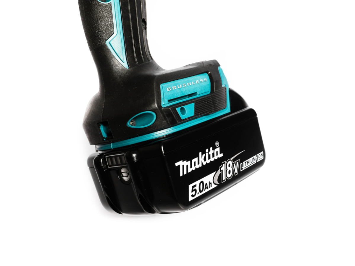 MAKITA เครื่องขันบล๊อกไร้สาย 18 โวลต์ 1/2 นิ้ว รุ่น DTW300RTJ แรงบิดสูงสุด 330 นิวตันเมตร 