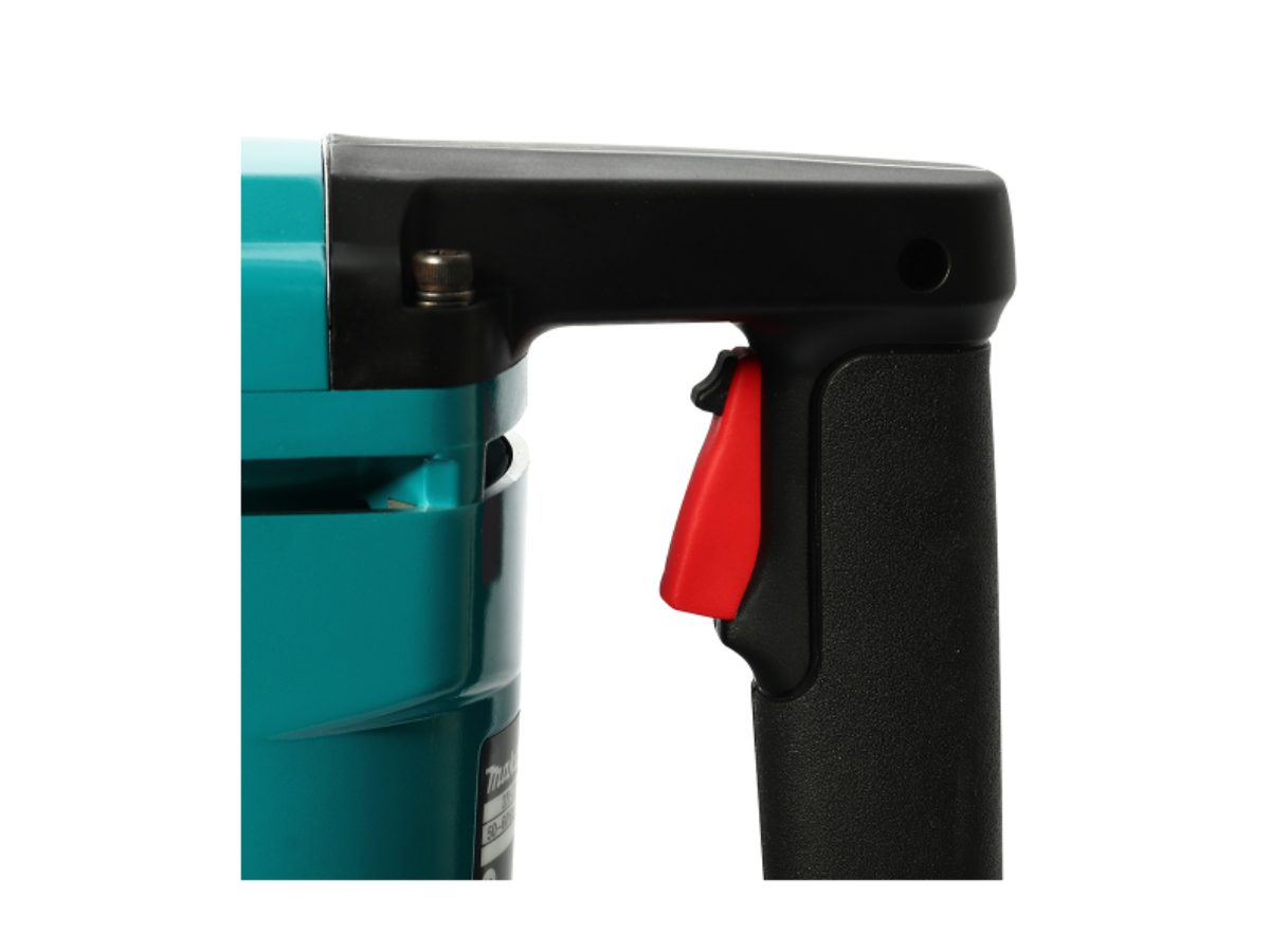 MAKITA เครื่องสกัดคอนกรีตไฟฟ้า 21.7 จูล ขนาด 30 มม. (1-3/16 นิ้ว) กำลังไฟ 1,510 วัตต์ รุ่น HM-1306