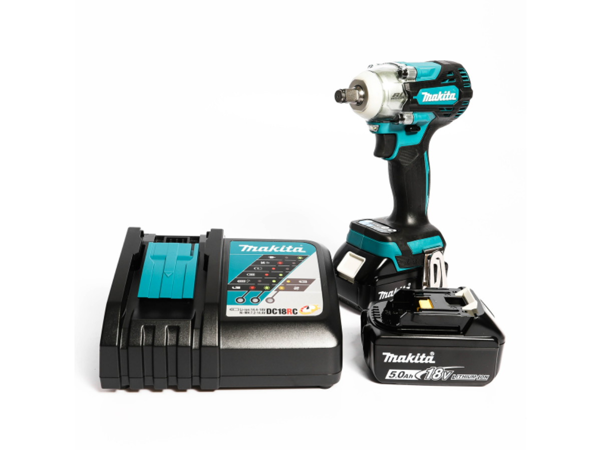 MAKITA เครื่องขันบล๊อกไร้สาย 18 โวลต์ 1/2 นิ้ว รุ่น DTW300RTJ แรงบิดสูงสุด 330 นิวตันเมตร 