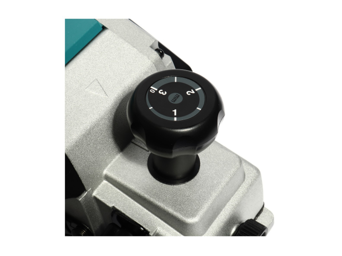MAKITA กบไสไม้ไฟฟ้า ขนาด 3-1/4 นิ้ว (82 มม.) กำลังไฟ 750 วัตต์ รุ่น M1100KX1B