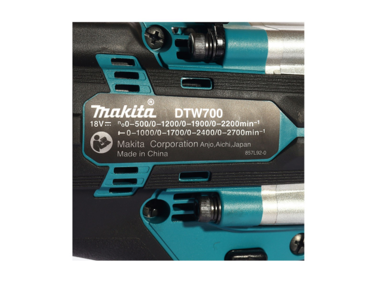 MAKITA เครื่องขันบล๊อกไร้สาย 18 โวลต์ 1/2 นิ้ว + สายสะพาย รุ่น DTW700ZX1 แรงบิดสูงสุด 700 นิวตันเมตร ไม่รวมแบตเตอรี่และแท่นชาร์จ
