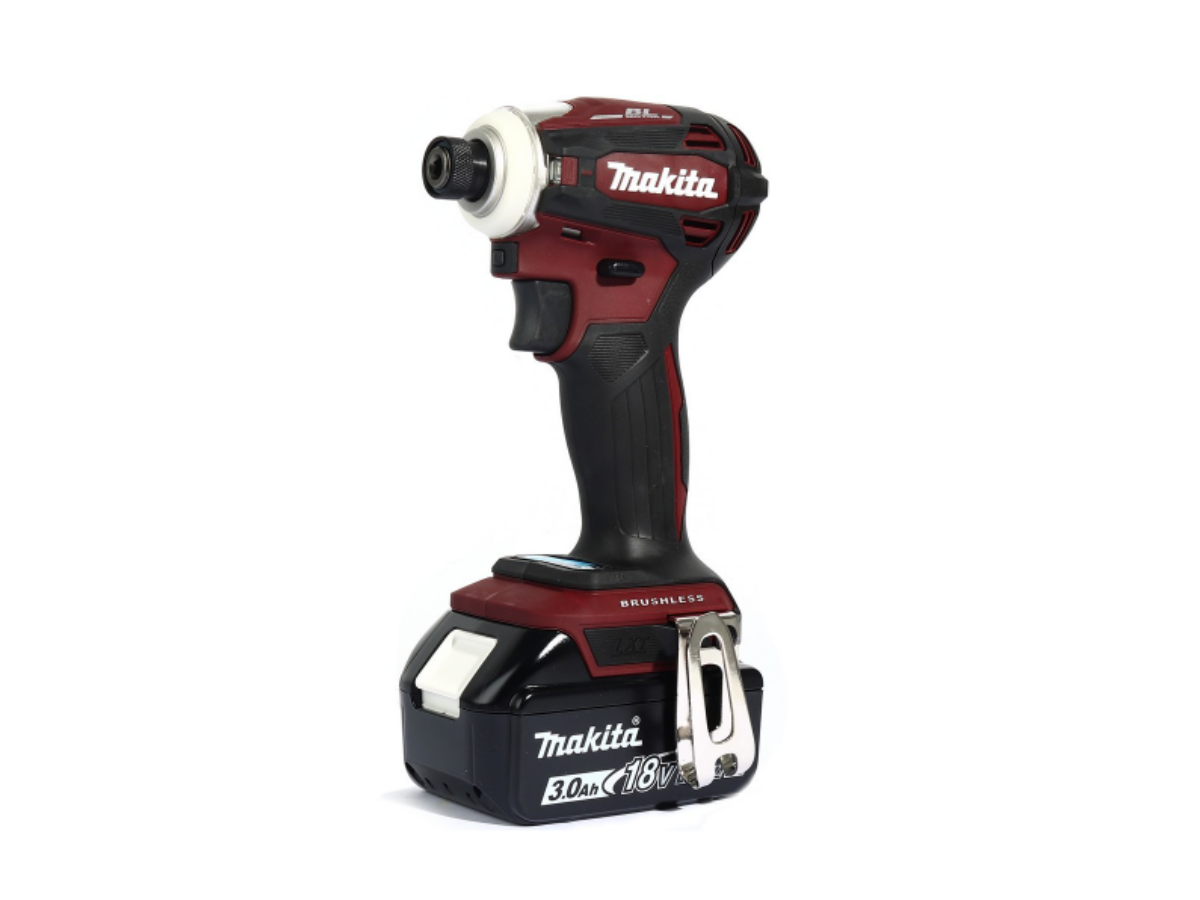 MAKITA สว่านไขควงกระแทกไร้สาย สีแดง 18 โวลต์ 1/4 นิ้ว รุ่น DTD172RFAR แรงบิดสูงสุด 180 นิวตันเมตร มอเตอร์แบบไร้แปรงถ่าน รวมแบตเตอรี่และแท่นชาร์จ