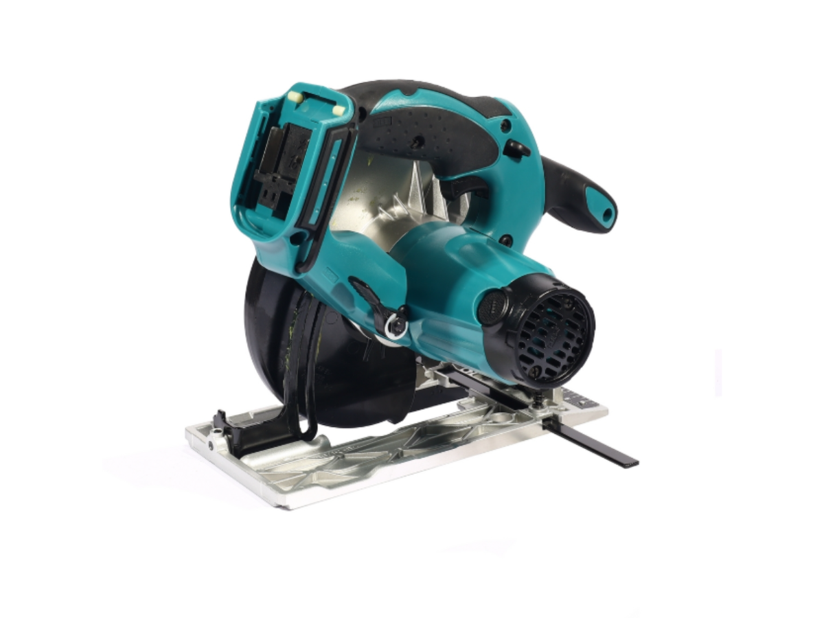 MAKITA เลื่อยวงเดือนไร้สาย 18 โวลต์ 165 มม. รุ่น DSS611BOX ความเร็วรอบ 3,700 รอบ/นาที ไม่รวมแบตเตอรี่-แท่นชาร์จ